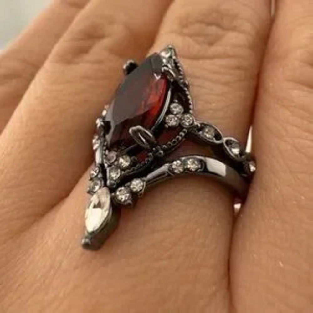 Antique Black and Red Gemstone Ring for Women